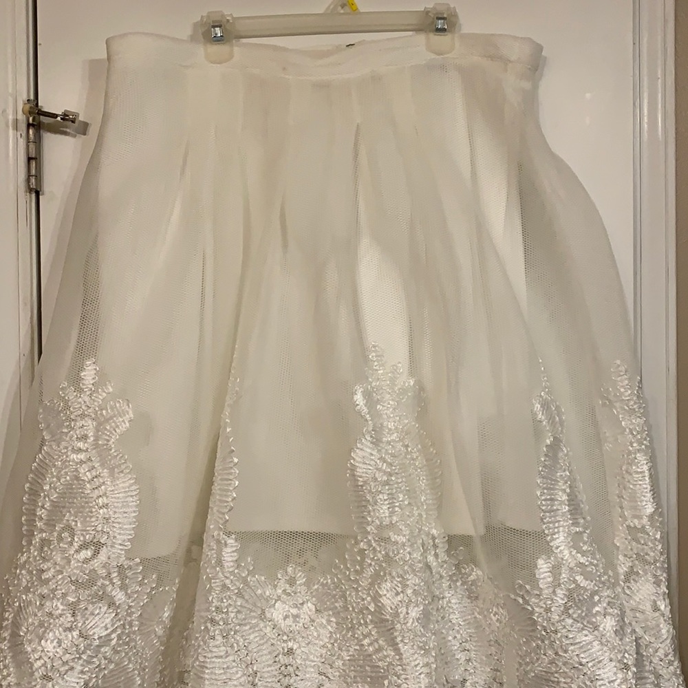 White mesh skirt with design
